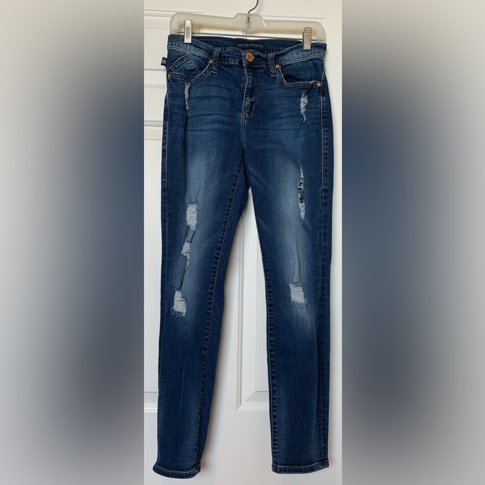 Rock & Republic Berlin distressed size 10 Medium Length women’s jeans med wash